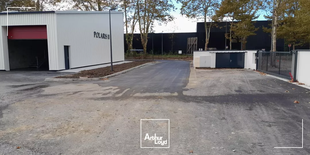 Pau Nord, secteur TOTAL, projet neuf, reste une cellule à vendre local d'activité avec partie bureau et showroom de 364.92m² - Parking