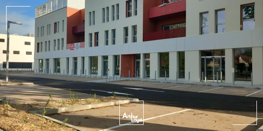 Sur un emplacement stratégique proche A64 et Centre Hospitalier de Pau, à vendre local commercial de 168 m² en rez-de-chaussée bénéficiant d'une excellente visibilité et de places...