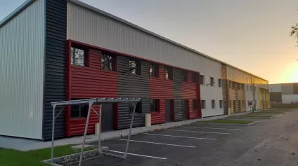 Pau, secteur Total, proche A64, à vendre locaux d'activités neufs avec parties bureaux divisibles à partir de 160 m² - Parking - Offre immobilière - Arthur Loyd