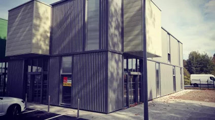 Pau, Emplacement premium à proximité de TOTAL, à louer, local commercial de 272 m² avec terrasse de 70 m², parking - Offre immobilière - Arthur Loyd