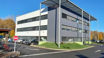 Au sein de la Zone Tertiaire de l'Aéroport Tarbes/Lourdes, à louer 289 m² de bureaux récents en RDC - Offre immobilière - Arthur Loyd