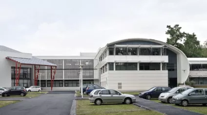 Dans la zone d'activité de Pau Cité Multimédia, dans un bâtiment récent PMR, à louer un espace de bureaux d'environ 161 m² en R+1, bénéficiant de la climatisation réversible, ... - Offre immobilière - Arthur Loyd